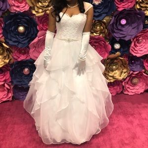 David’s Bridal Lace, Organza Wedding Gown Beading